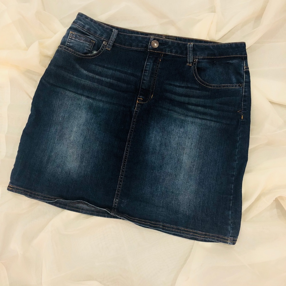 ✨FINAL MARKDOWN✨ Sz 12 Denim Mini Skirt